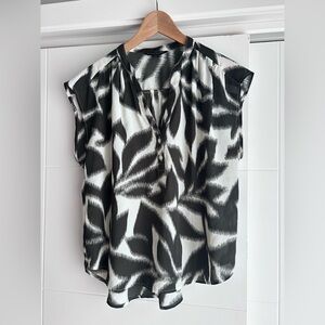 Banana Republic Black and White Graphic Blouse